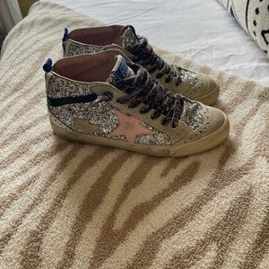 Size 37 Golden Goose Midstars! 100% authentic bought in Nashville.